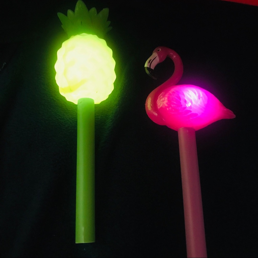3 Flamingo or Pineapple Solar Lights - Picture 4 of 4